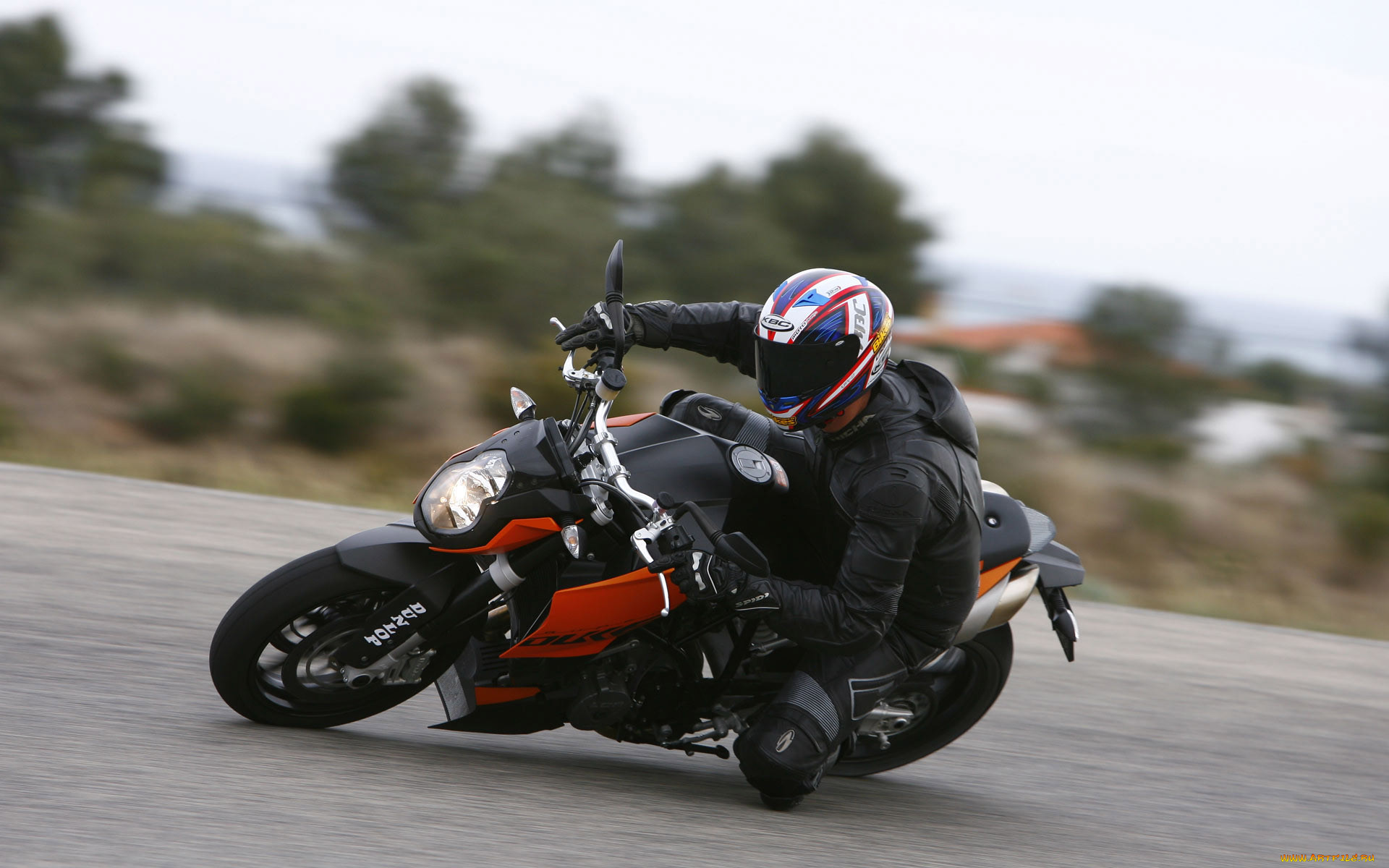 KTM Duke 990. Включите мотоцикл. Включи мотоцикл. Включи мотоциклы машины